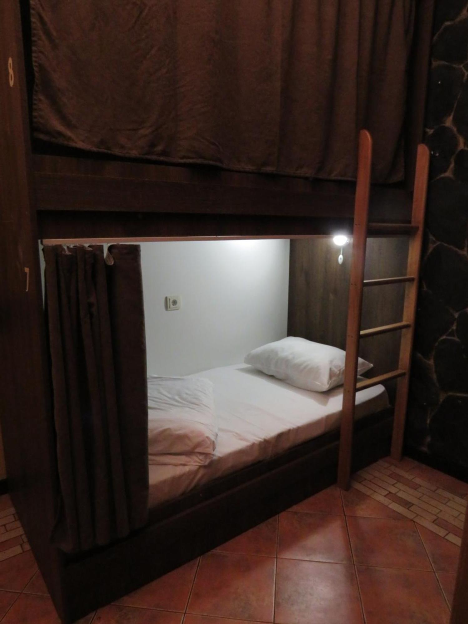 Hostel Jan In The Very Center エレバン エクステリア 写真